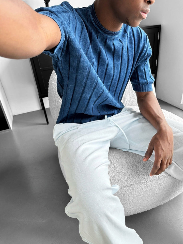 T-shirt Slim Fit z Przesuniętymi Liniami - Niebieski