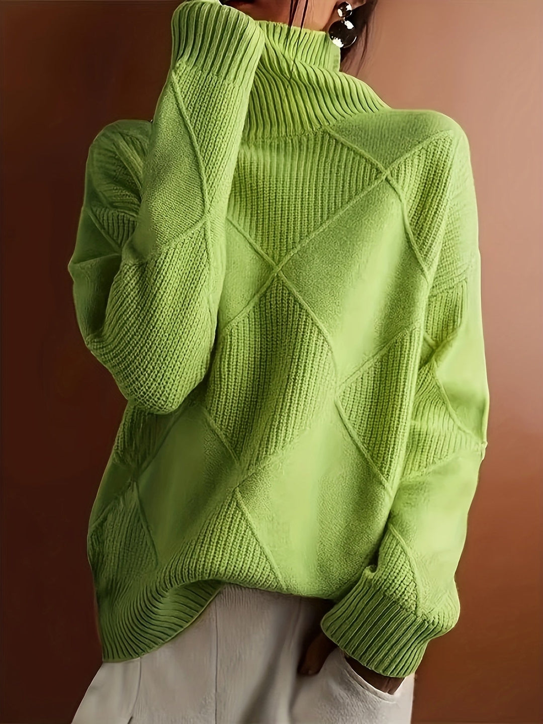 Fakturowany sweter z golfem