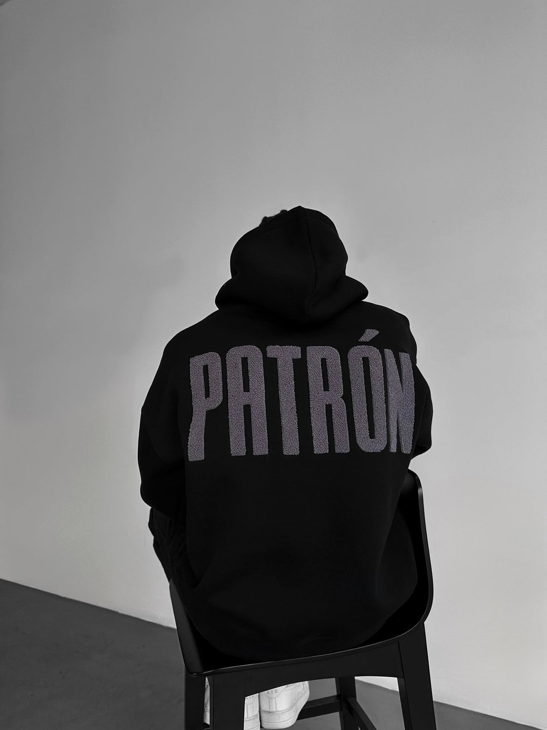 Hoodie Oversize z Detailem Patron - Czarny i Antracytowy