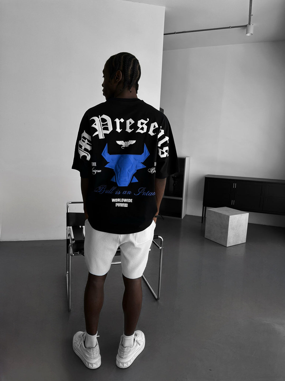 Oversize Bull Worldwide T-shirt - Czarny i Saks