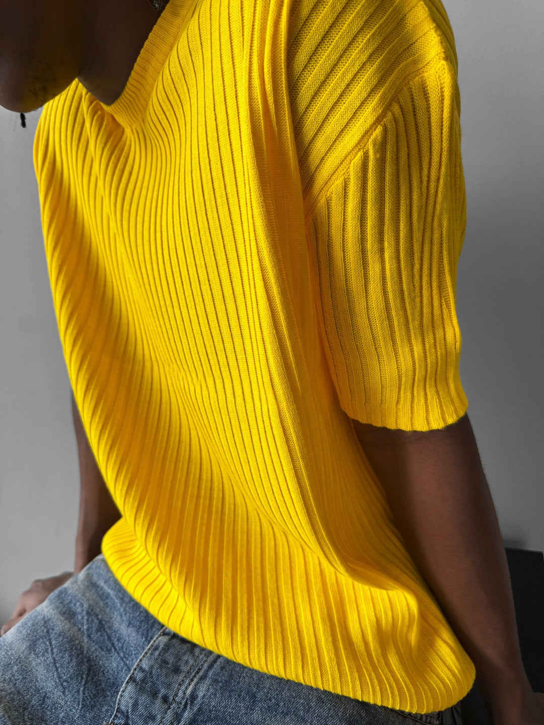 Luźna koszulka z ribbed dzianiny - Żółta
