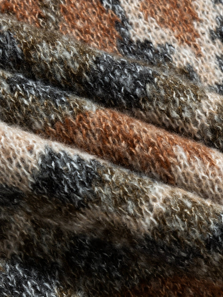 Tradycyjny wzorzysty sweter