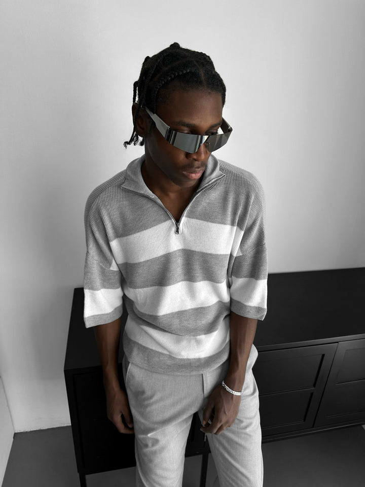 Regularna T-shirt w paski - Szary