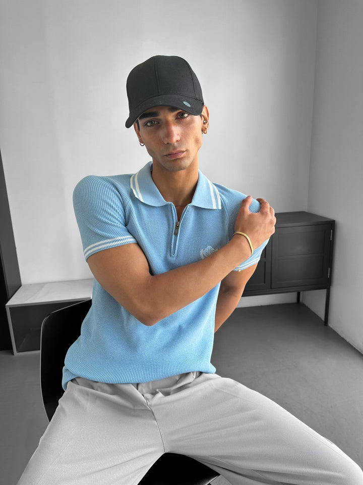 Slim Fit Polo T-shirt z haftem - Babyblue