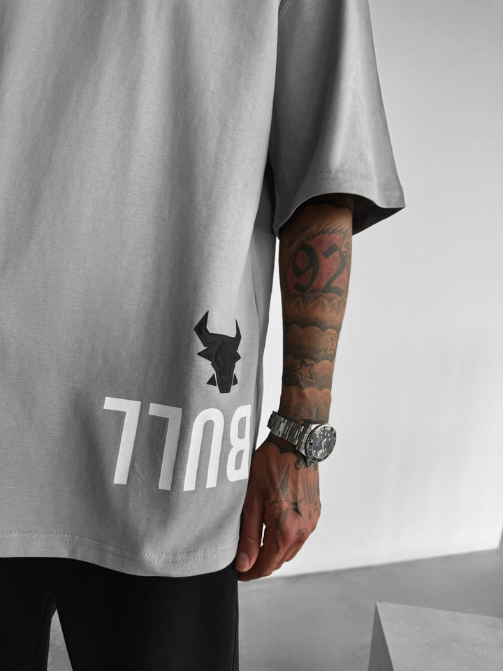 Oversize T-shirt z bykiem - Szary i Czarny
