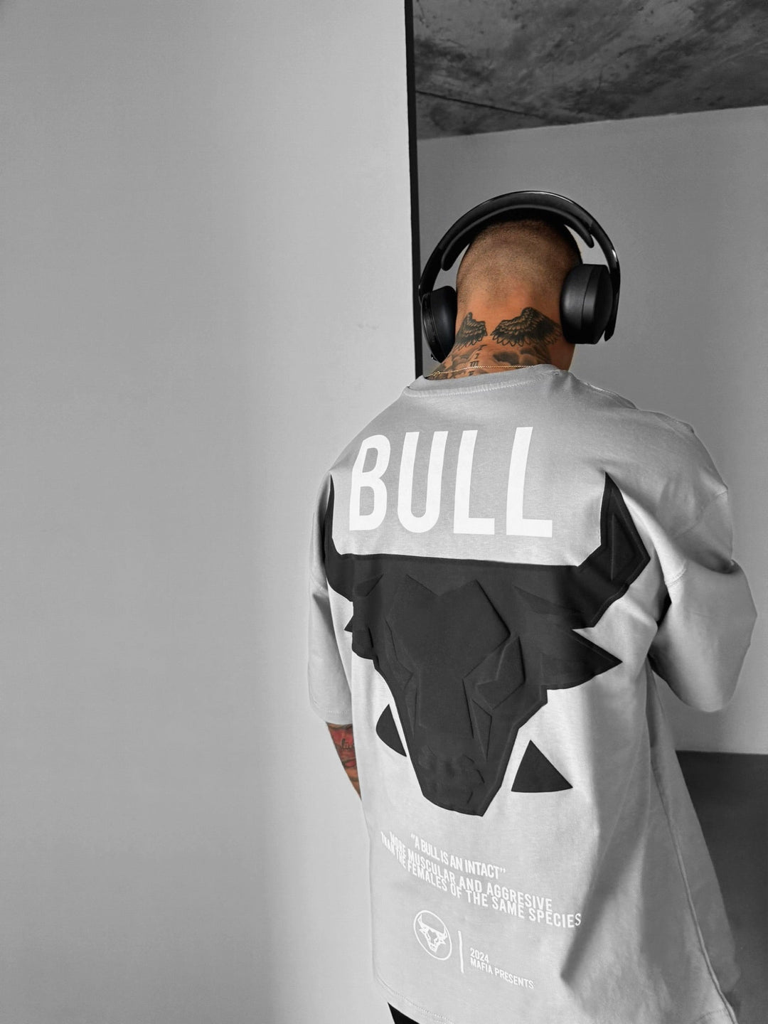 Oversize T-shirt z bykiem - Szary i Czarny