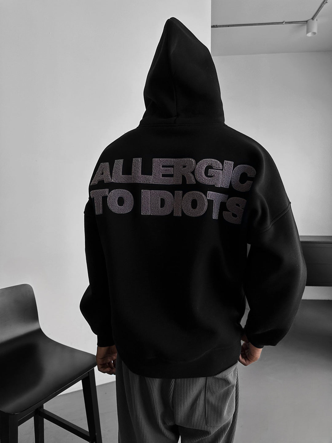 Oversize Szczegółowy Hoodie Alergiczny - Czarny