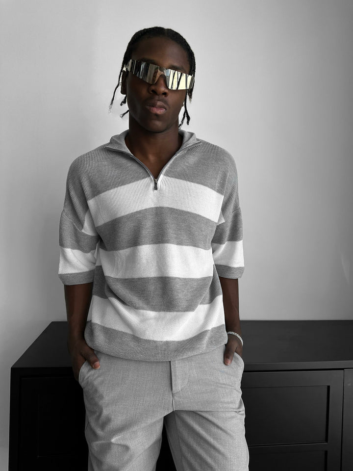 Regularna T-shirt w paski - Szary