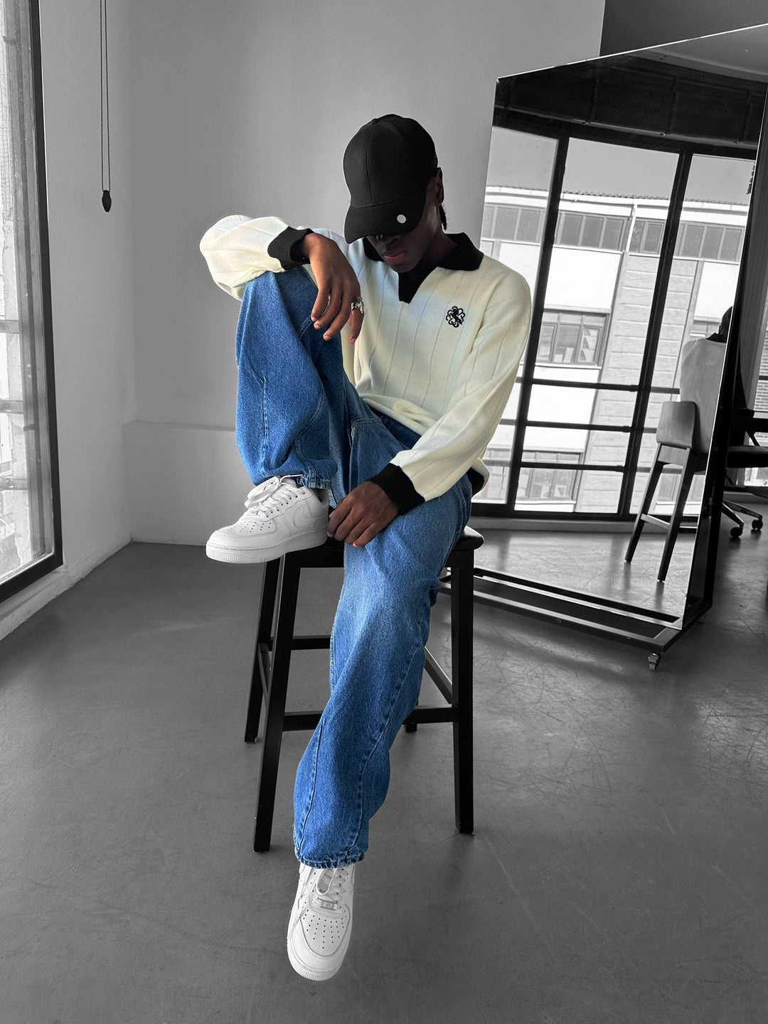 Oversizedowy Sweter Polo z Haftem - Ecru