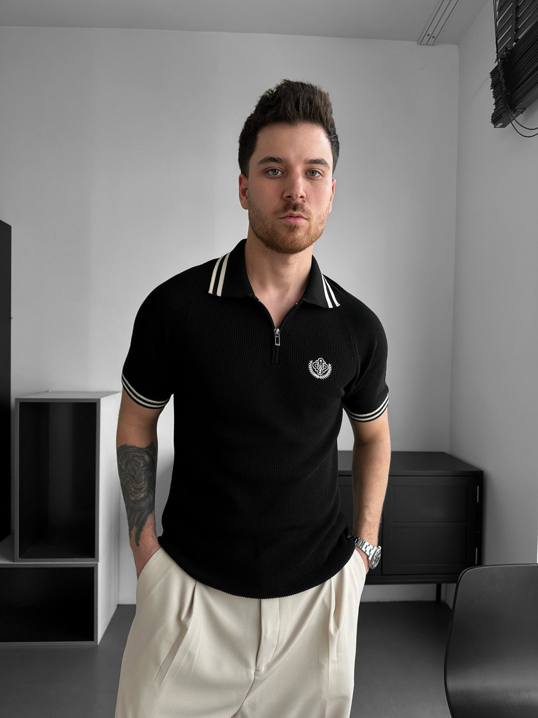 Slim Fit Polo T-shirt z połową zamka błyskawicznego - Czarny