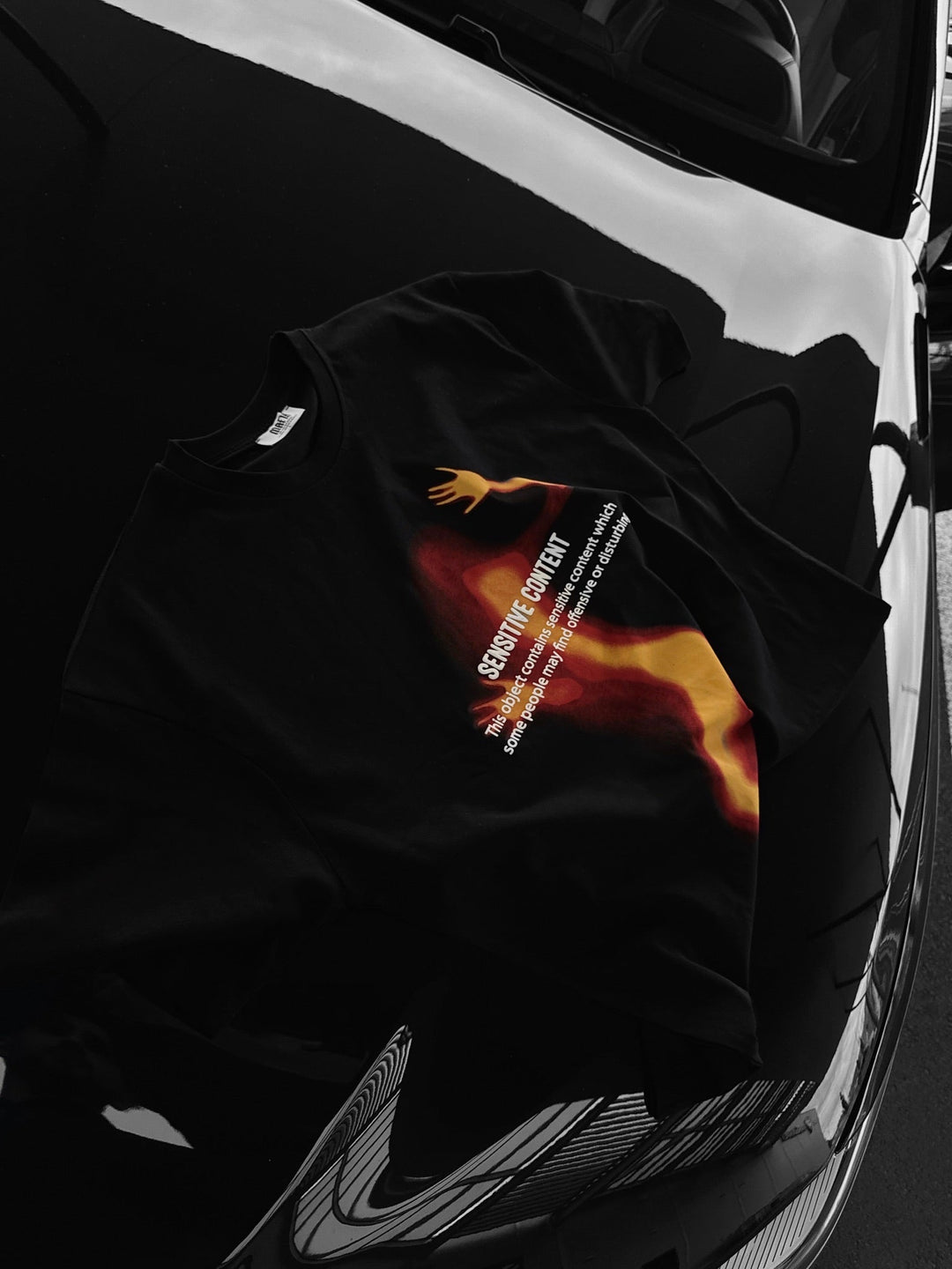 T-shirt Oversize z Wrażliwą Treścią - Czarny