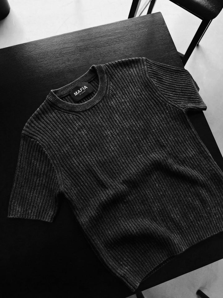 T-shirt Slim Fit z Przetarciami w Cienkie Linie - Antracyt