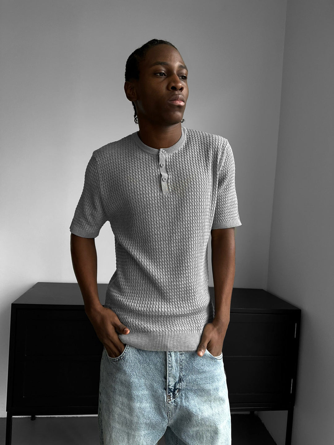 T-shirt Regular Fit Waffle z guzikiem - Szary