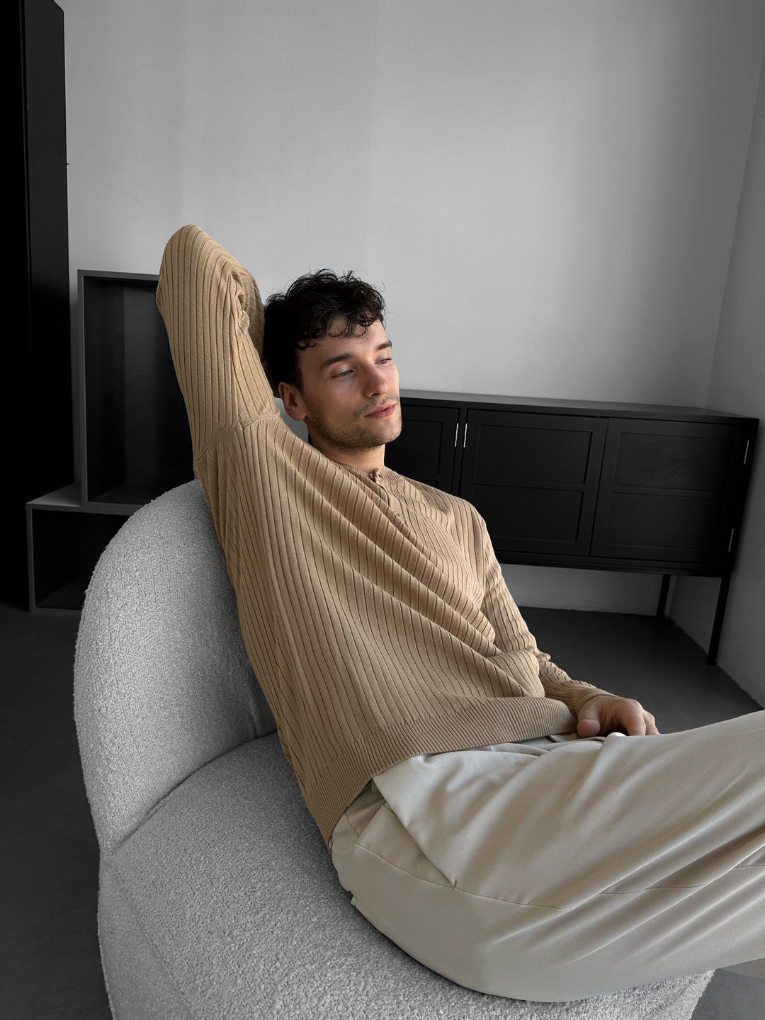 Sweter Slim Fit z guzikiem - Beżowy