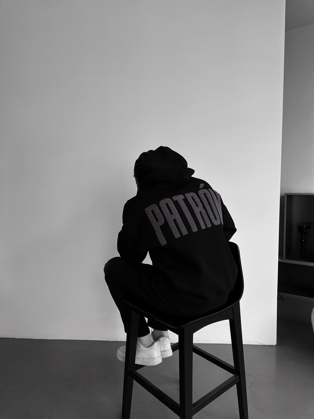 Hoodie Oversize z Detailem Patron - Czarny i Antracytowy
