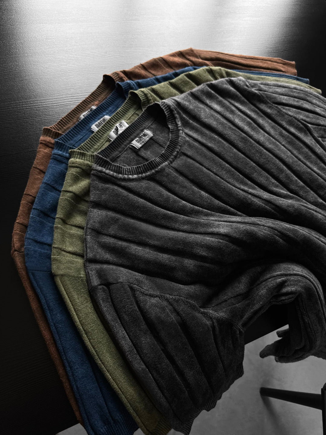 T-shirt Slim Fit z Pranymi Liniami - Antracyt