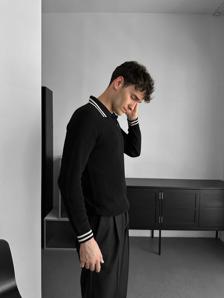 Sweter polo z haftem, slim fit, z półzamkiem - Czarny