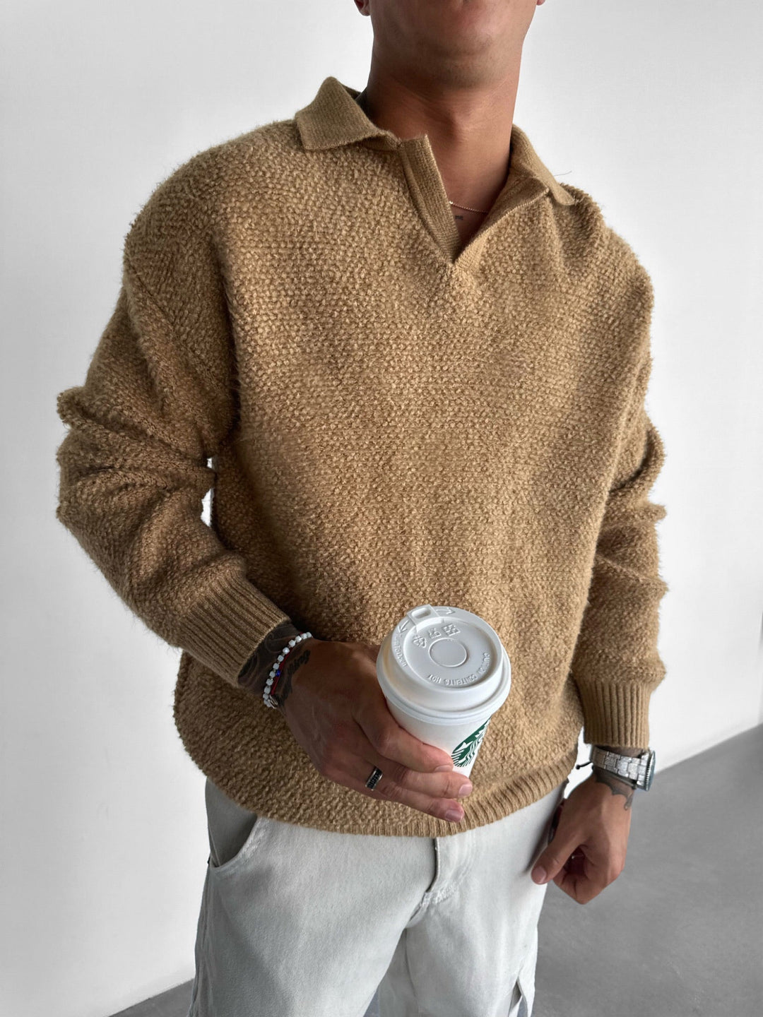 Sweter z dzianinowym kołnierzem - Camel
