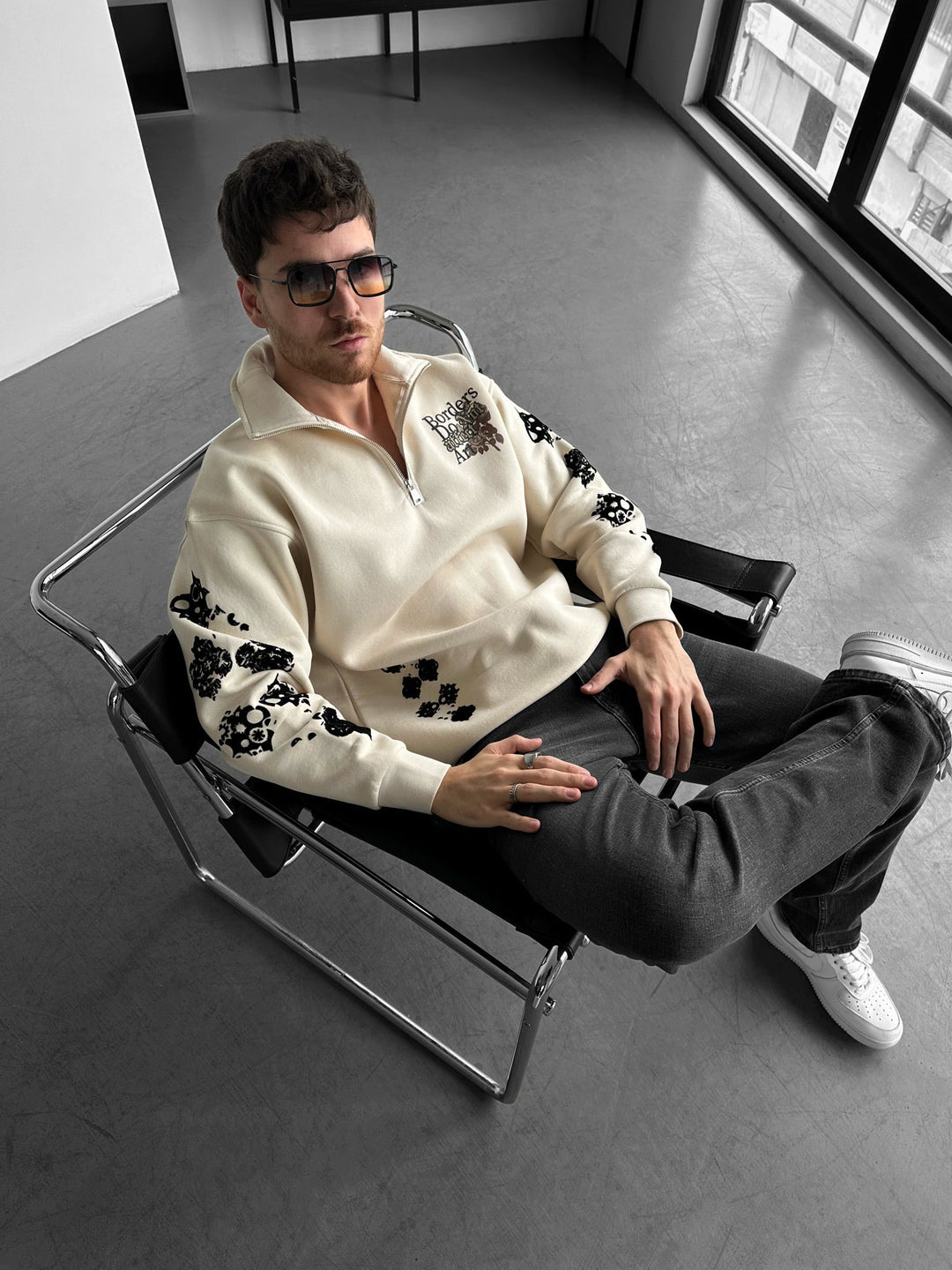 Oversize Half-Zip Graphic Sweatshirt - Beżowy