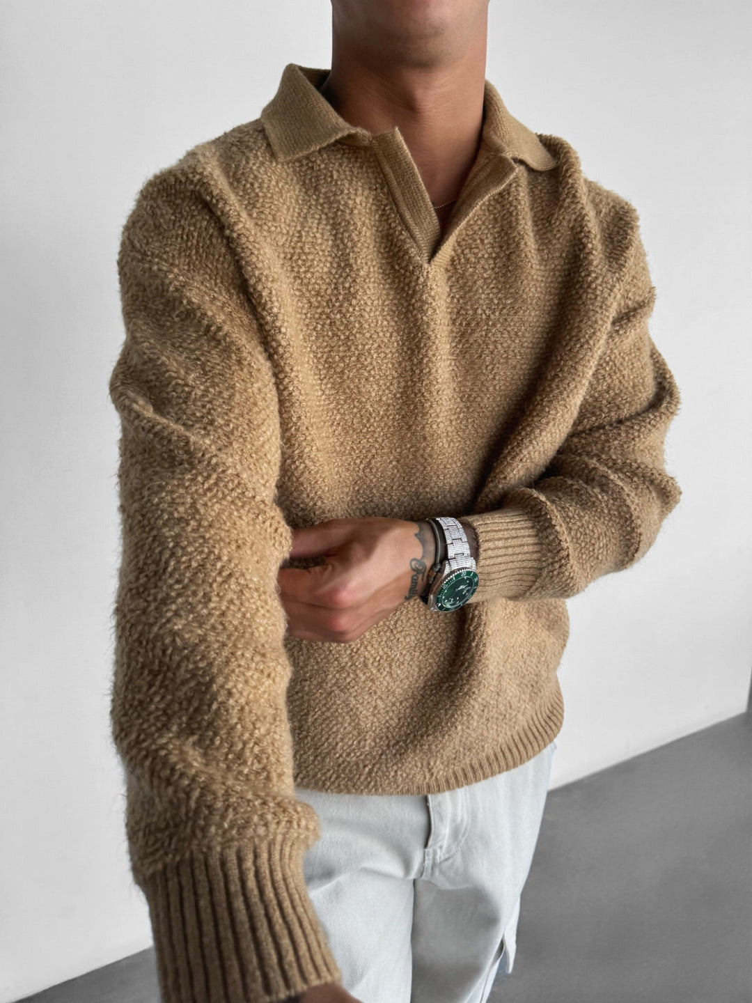 Sweter z dzianinowym kołnierzem - Camel