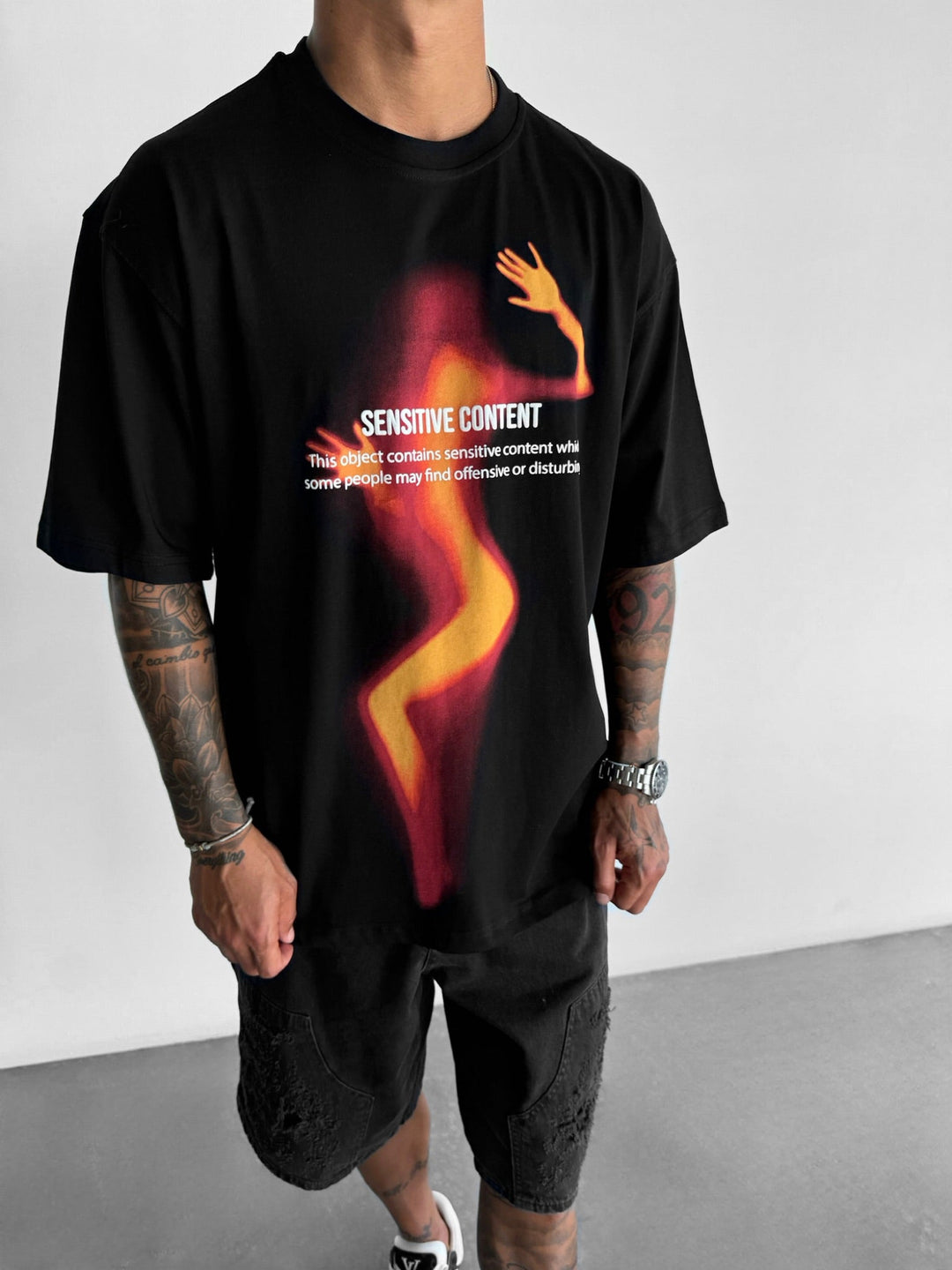 T-shirt Oversize z Wrażliwą Treścią - Czarny