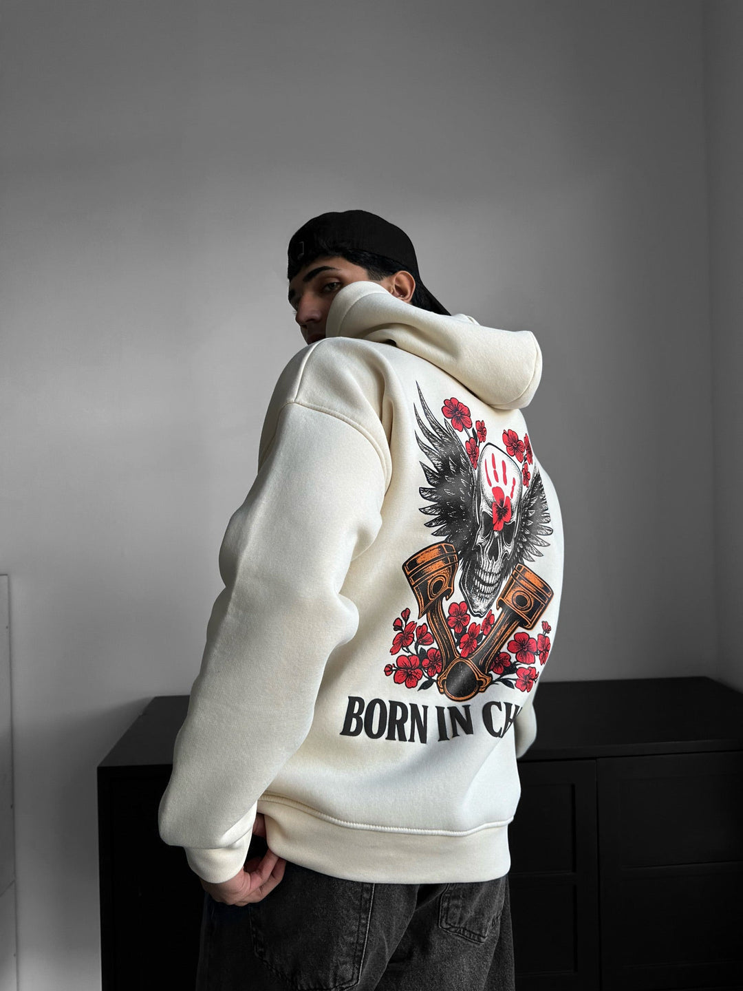 Hoodie Oversize Skeleton Born in Chaos - Antyk Biały