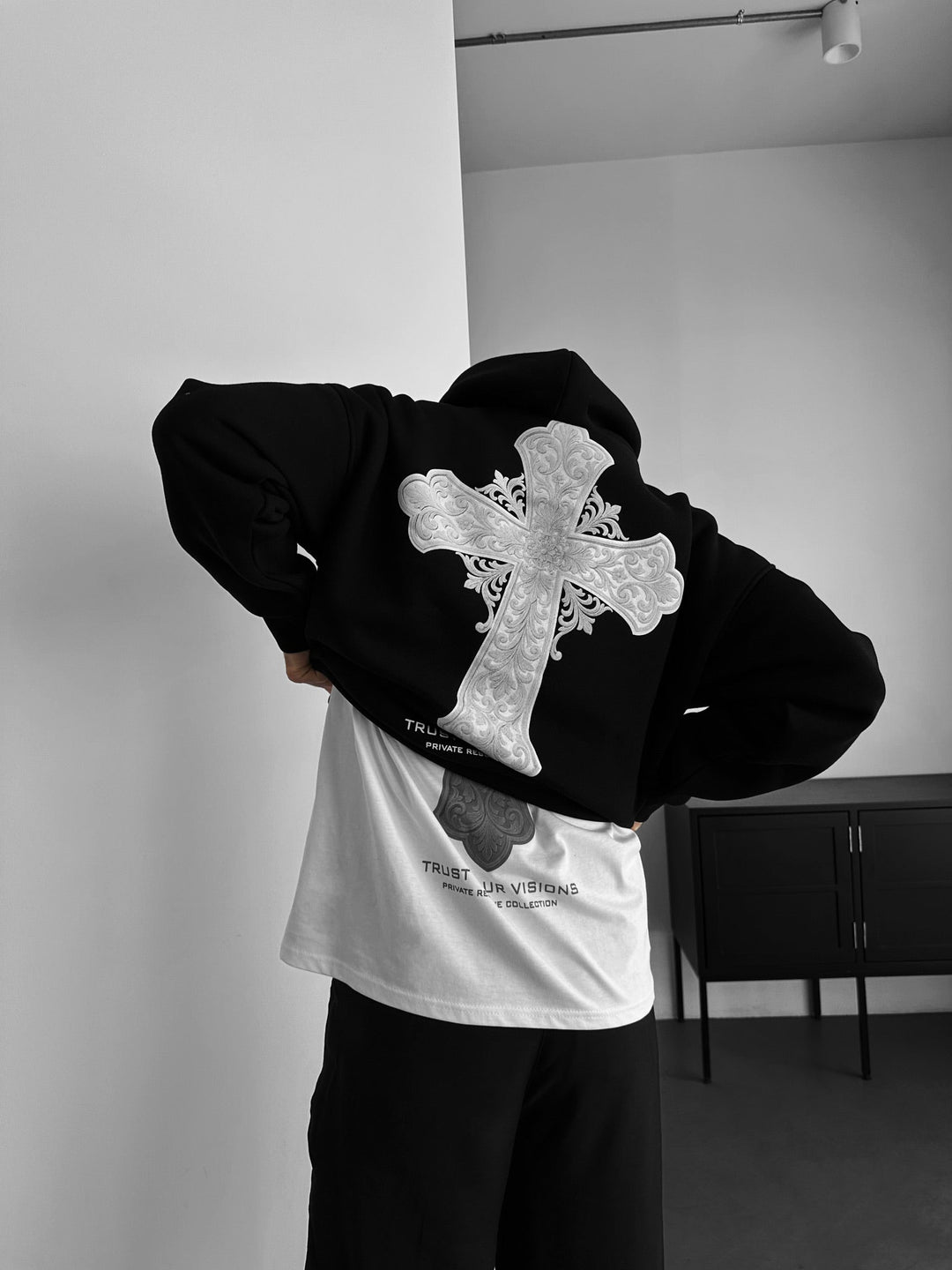 Oversize Cross Hoodie - Czarny