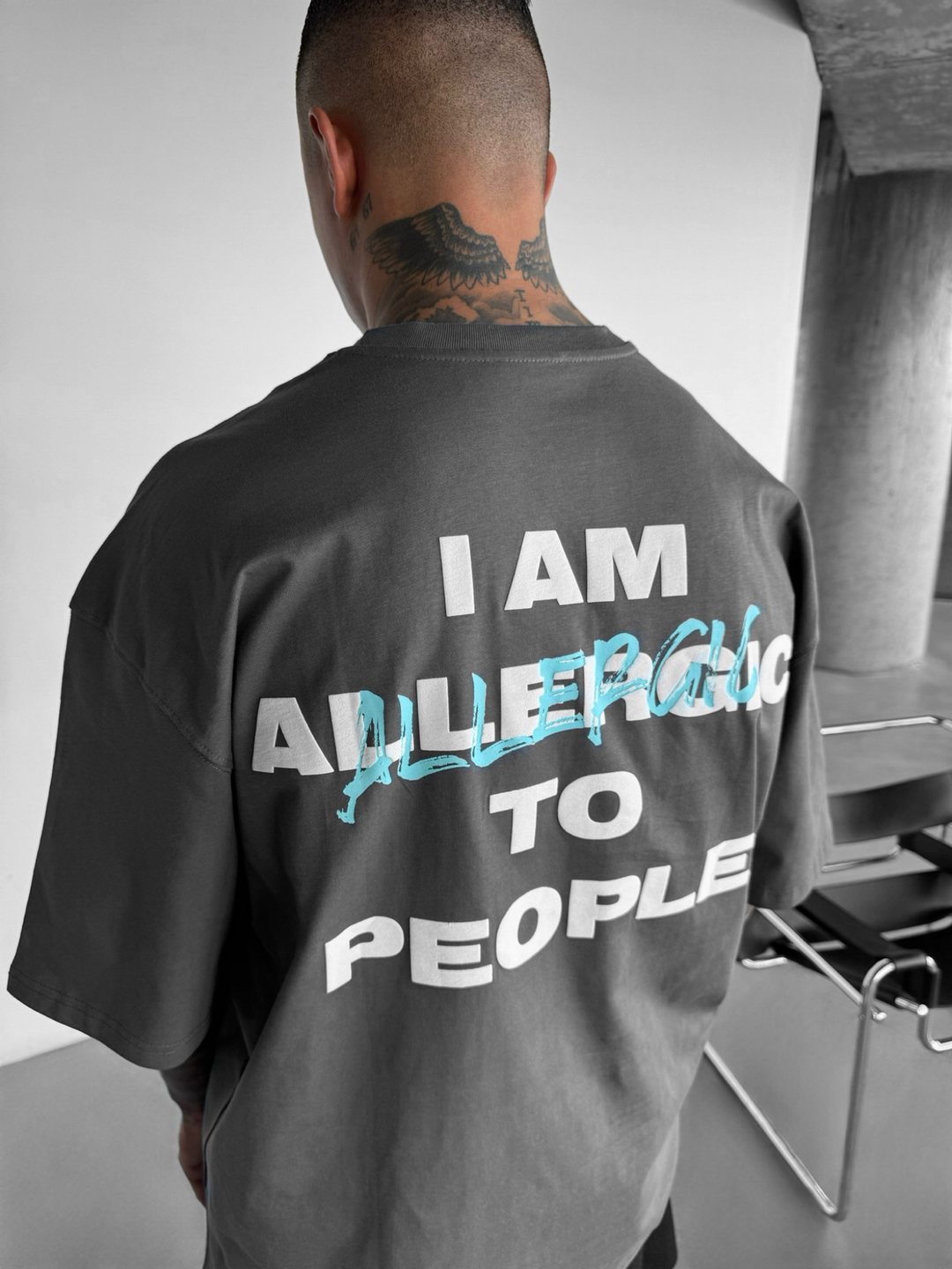 T-shirt Oversize Alergiczny - Antracytowy i Niebieski