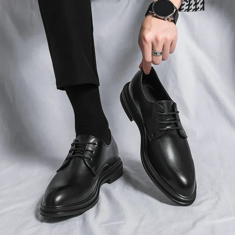 Dopracowany sznurowane buty derby