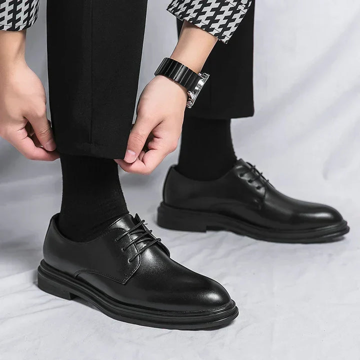 Dopracowany sznurowane buty derby