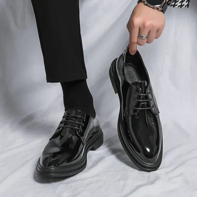 Dopracowany sznurowane buty derby