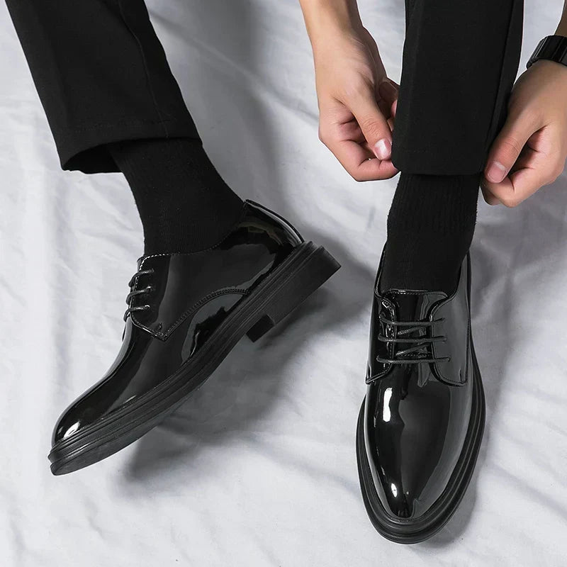 Dopracowany sznurowane buty derby