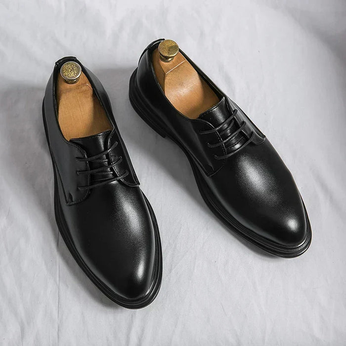 Dopracowany sznurowane buty derby