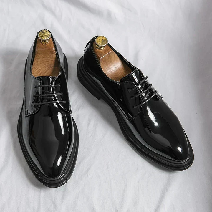 Dopracowany sznurowane buty derby