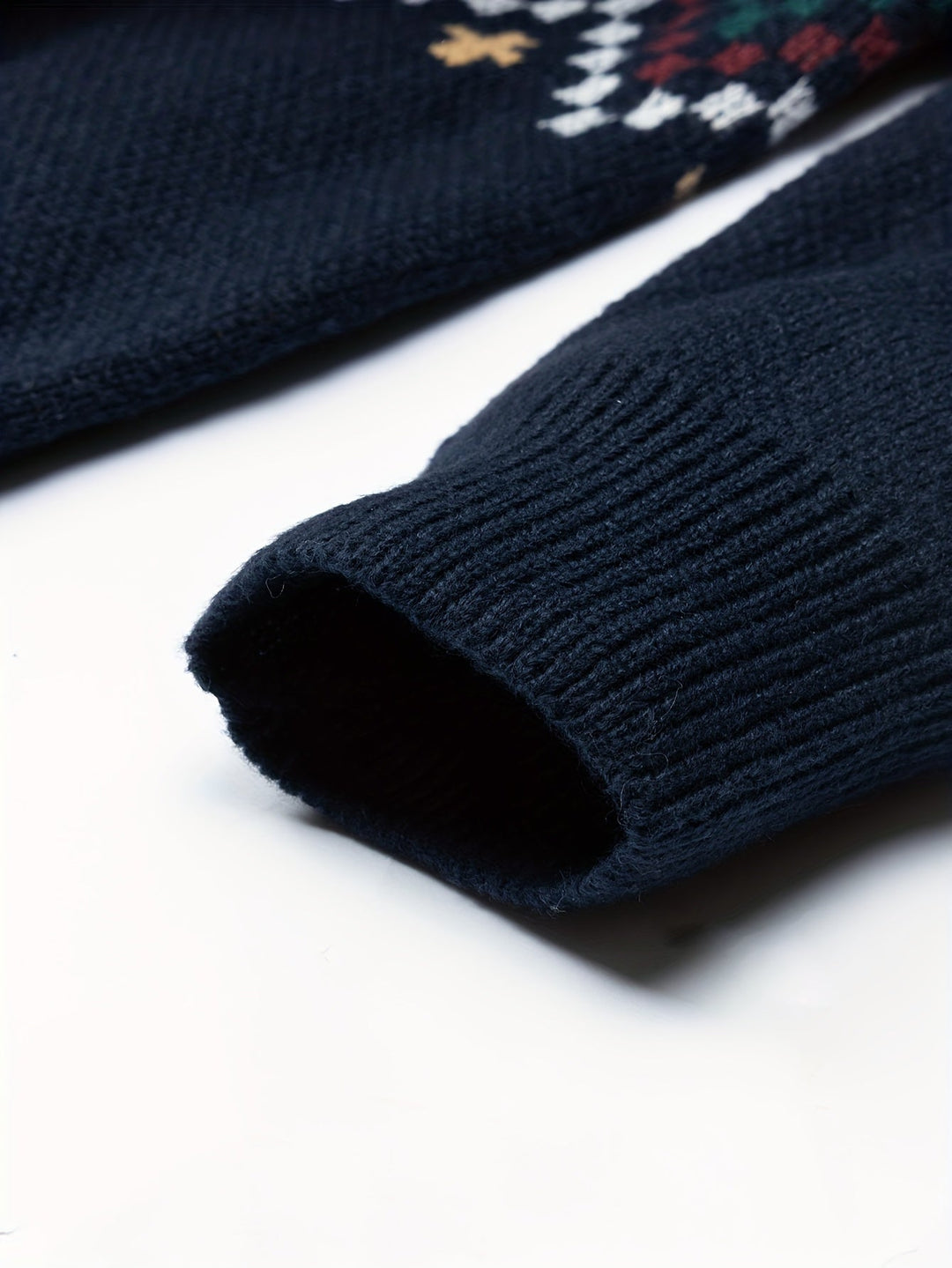 Tradycyjny wzorzysty sweter