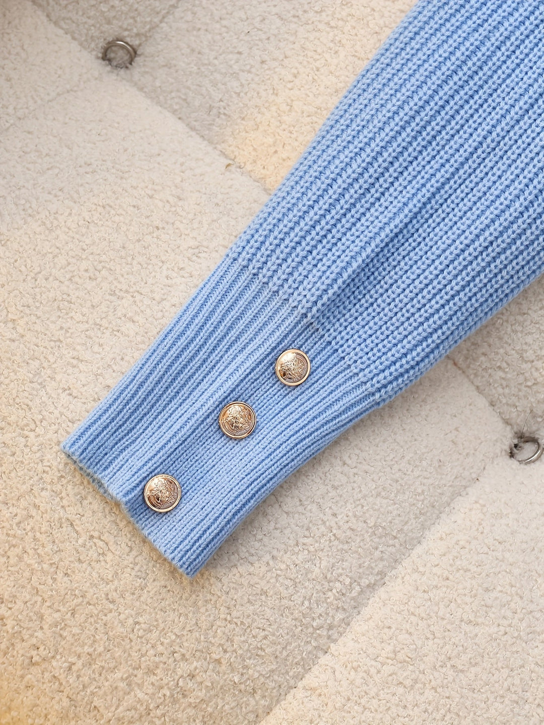 Drapowany szyja Button-Cuff sweter