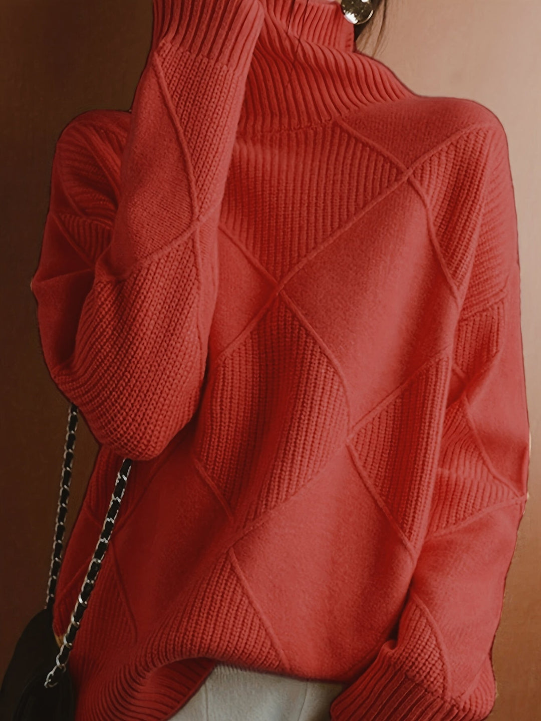 Fakturowany sweter z golfem