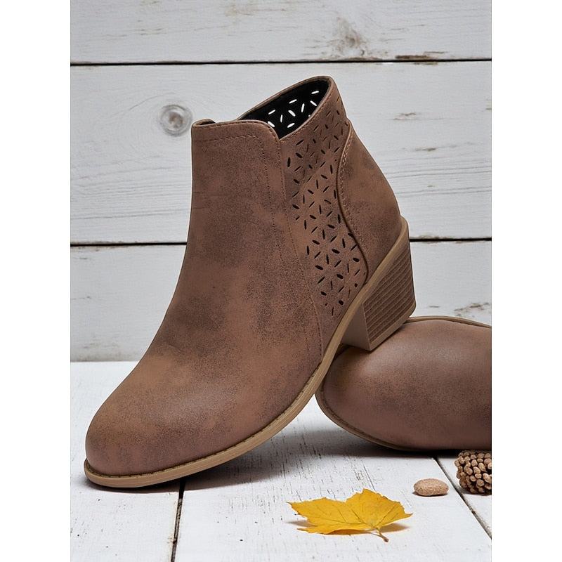 Cutout na niskim obcasie botki
