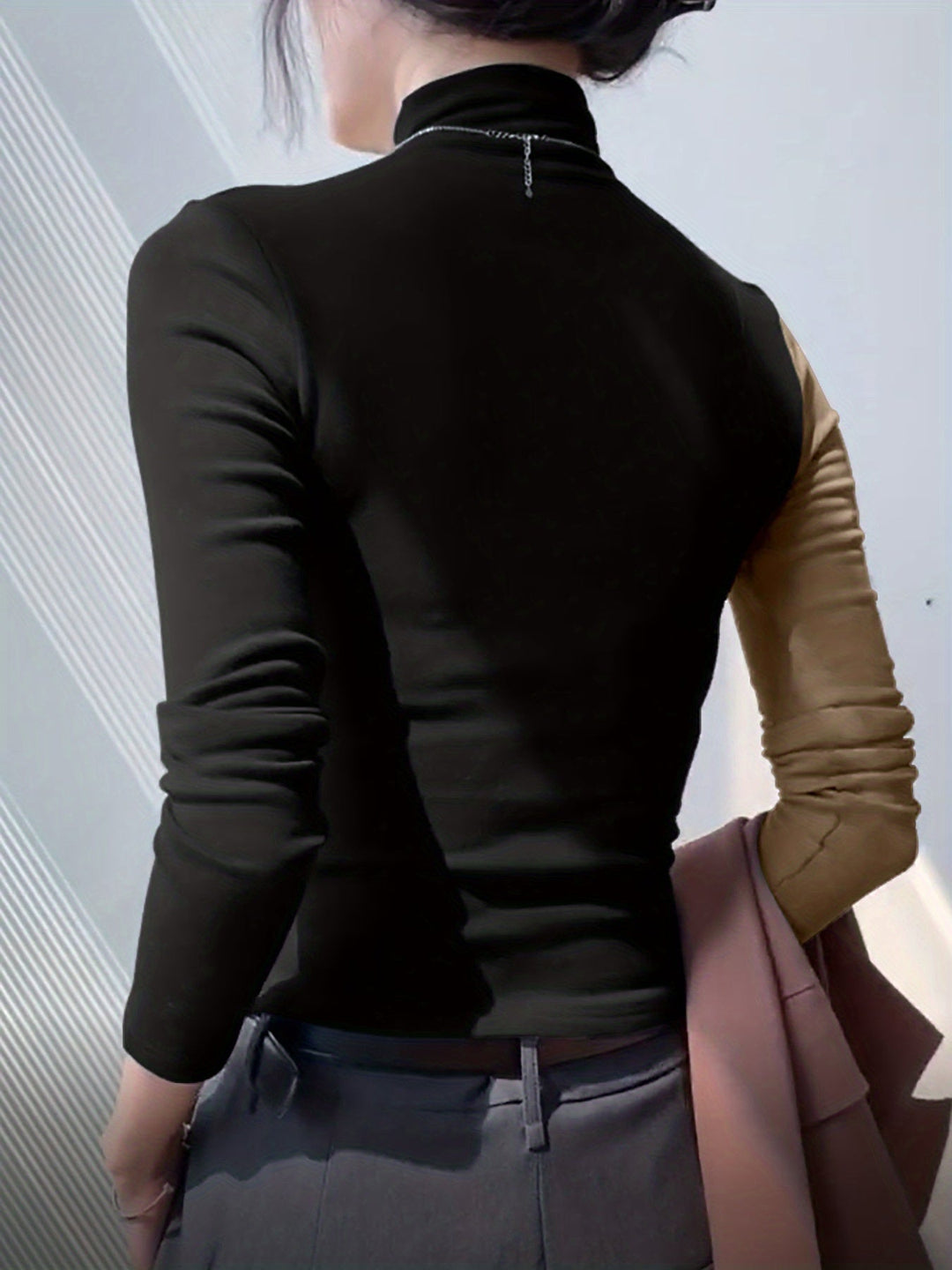 Cutout imitacja szyja top