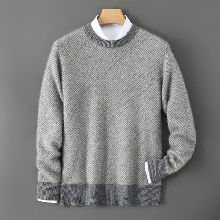 Fakturowany sweter z okrągłym dekoltem