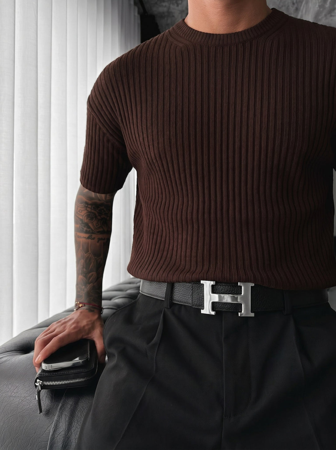 Luźna koszulka z ribbed dzianiny - Ciemny brąz