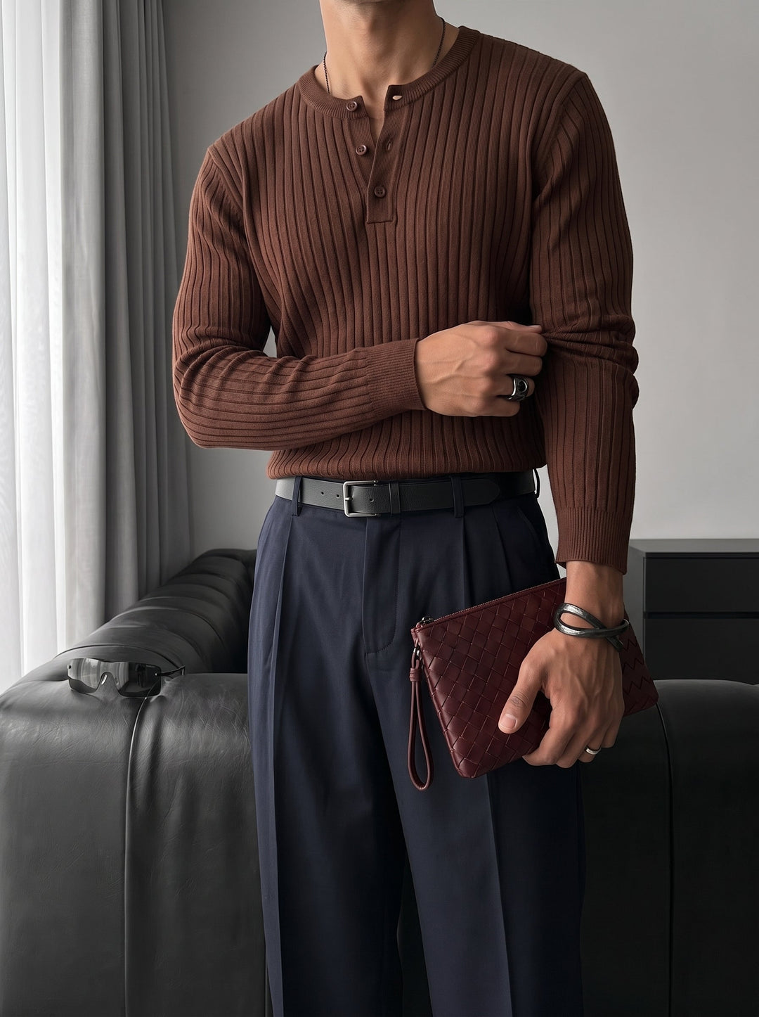 Sweter Slim Fit z guzikiem - Brązowy