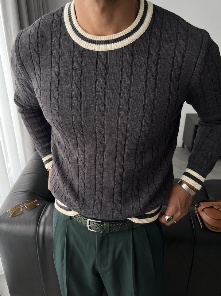 Sweter o regularnym kroju z plecionką - Antracyt