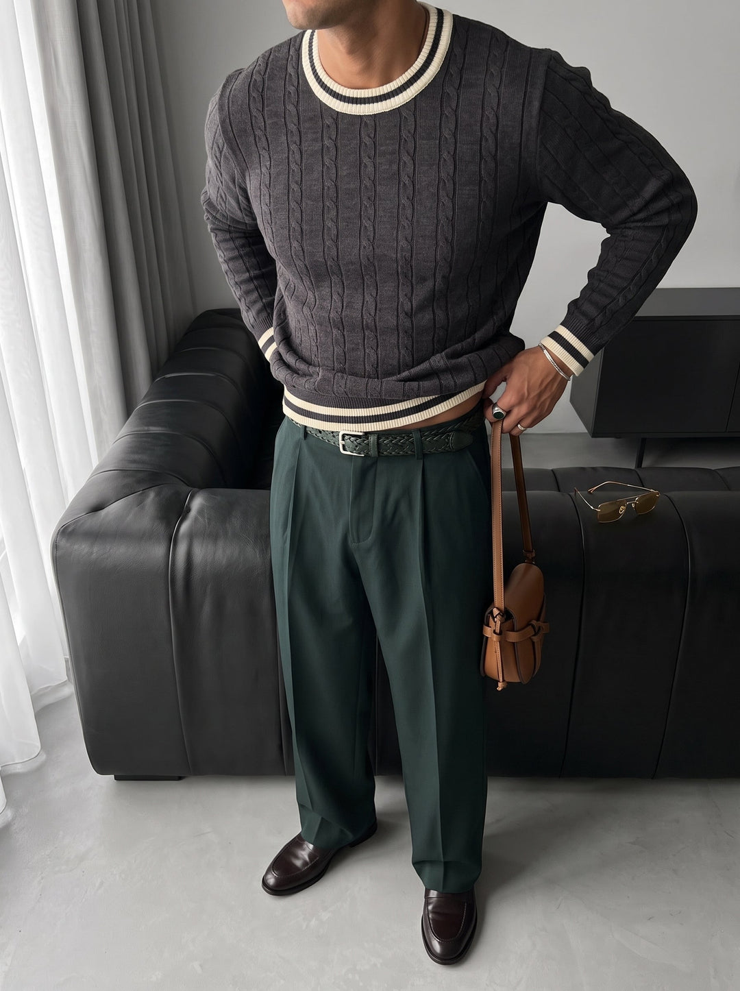 Sweter o regularnym kroju z plecionką - Antracyt