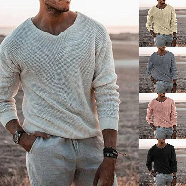 Fakturowany sweter z dekoltem V